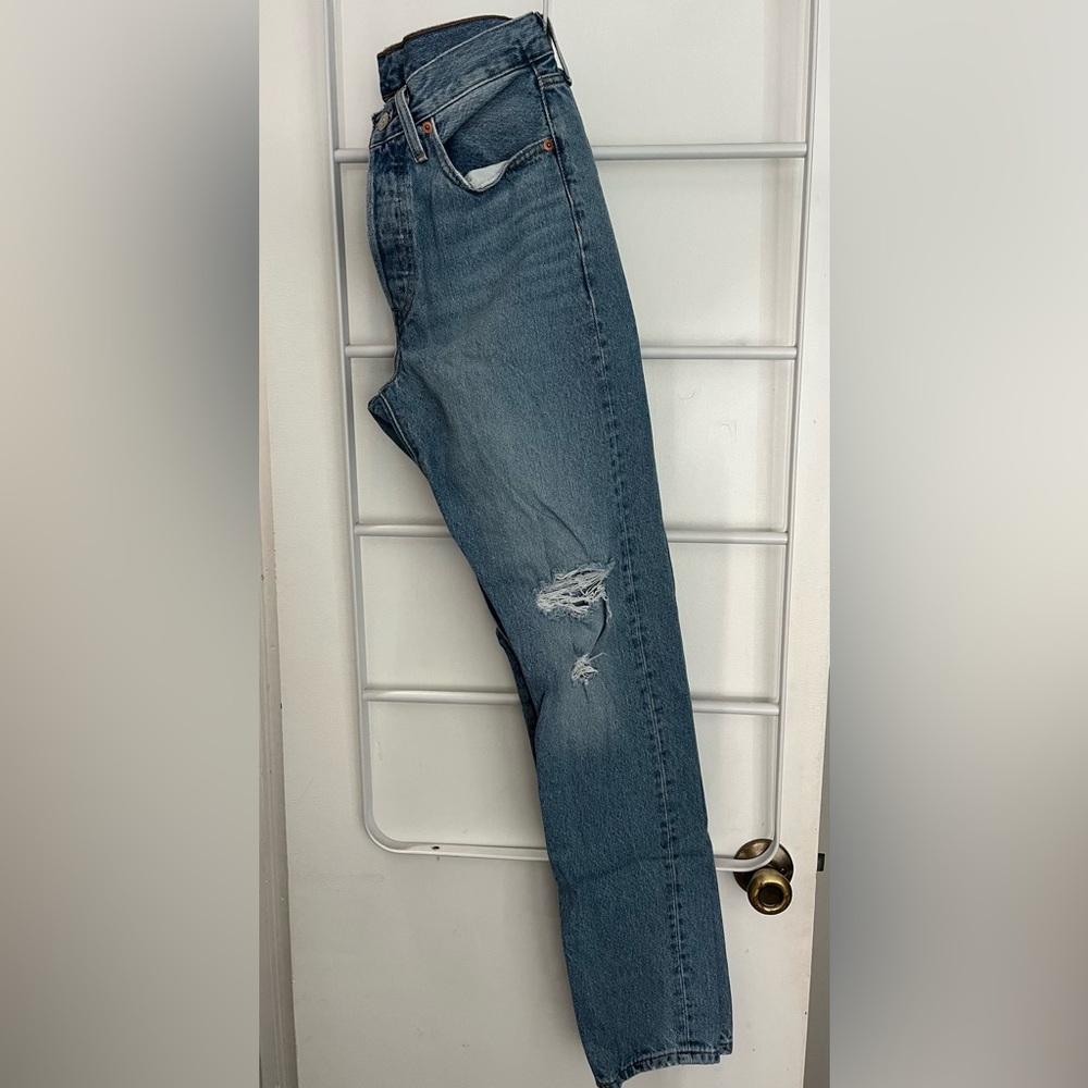 Levi’s 501 ripped jean.  W:26    L:32